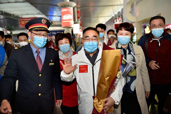 开云体育APP下载-武汉苦战广州，实力坚挺冲击晋级的简单介绍