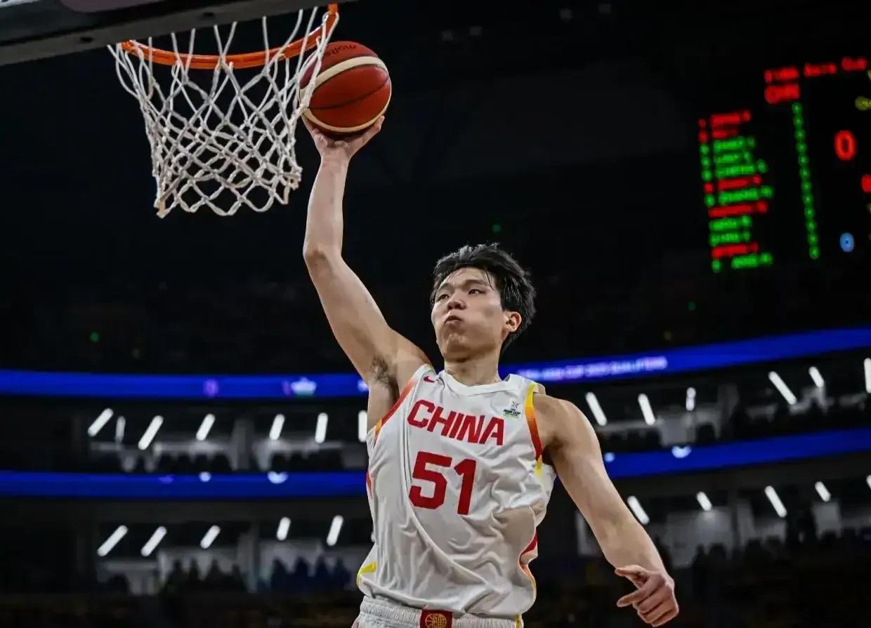 中锋大放异彩，对手实力难以抵挡