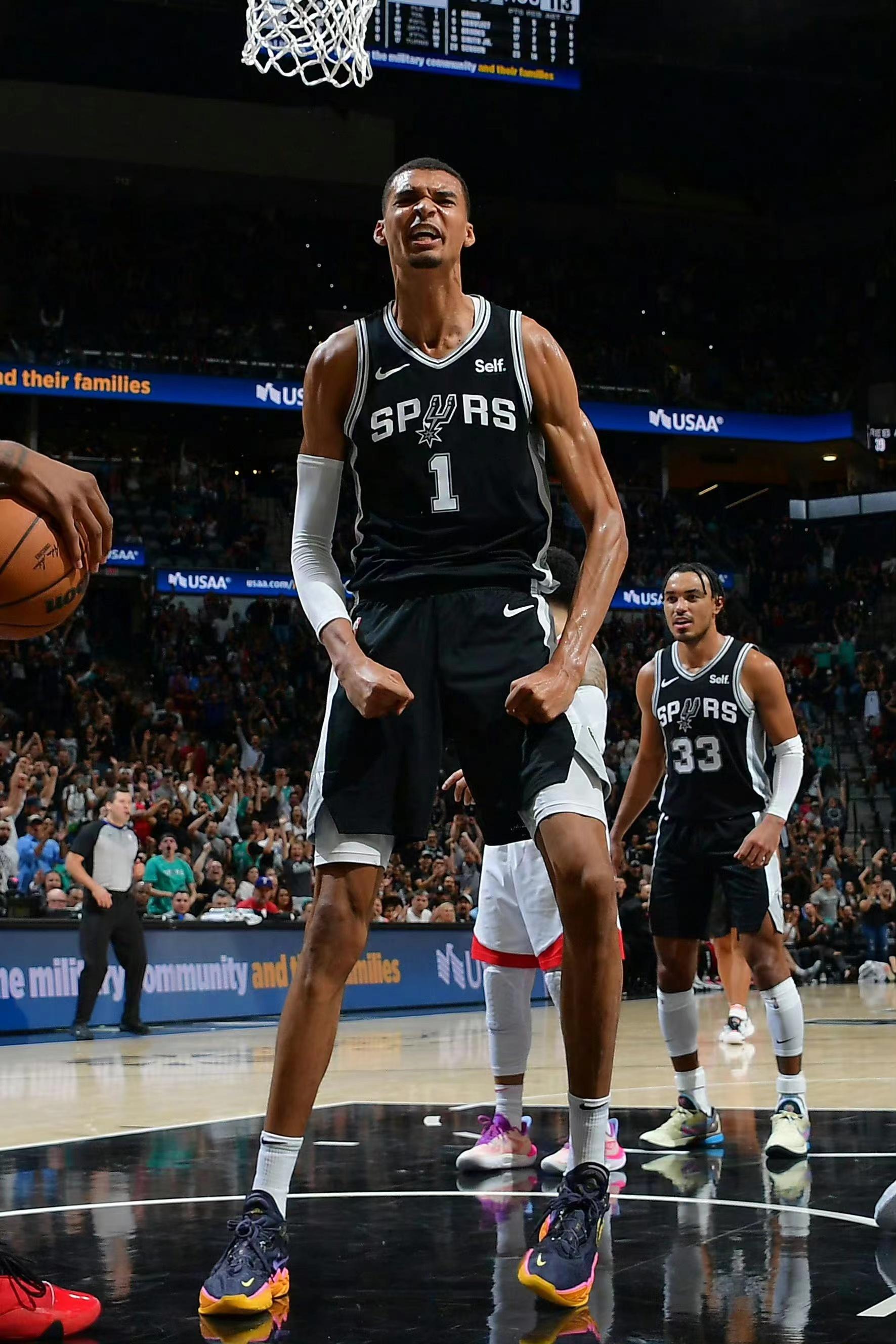 开云体育-尼克斯惨败输球，总经理批评球队表现不尽人意