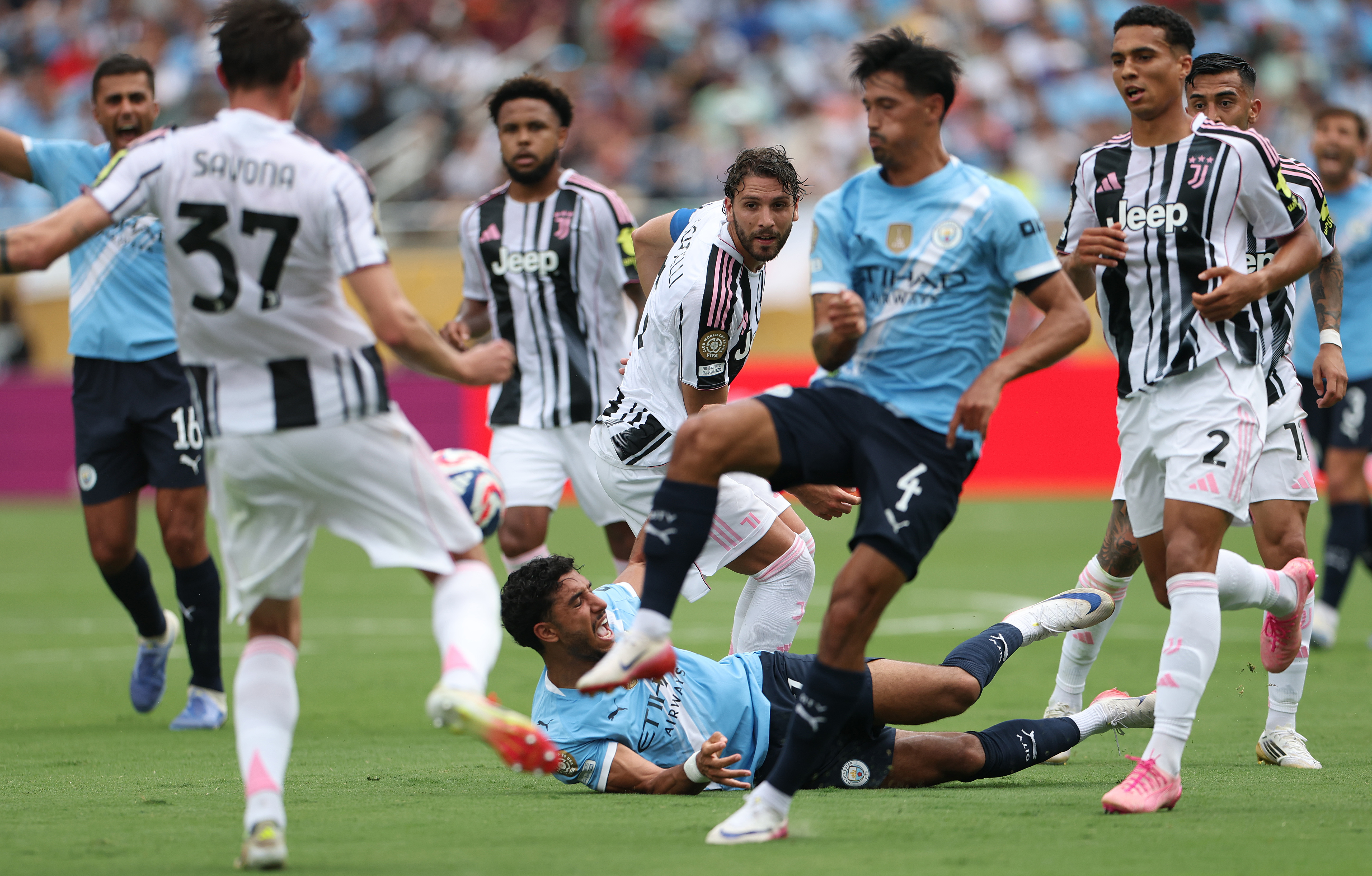 开云官网-尤文图斯连续两轮未能取胜，博努奇称赞队友表现