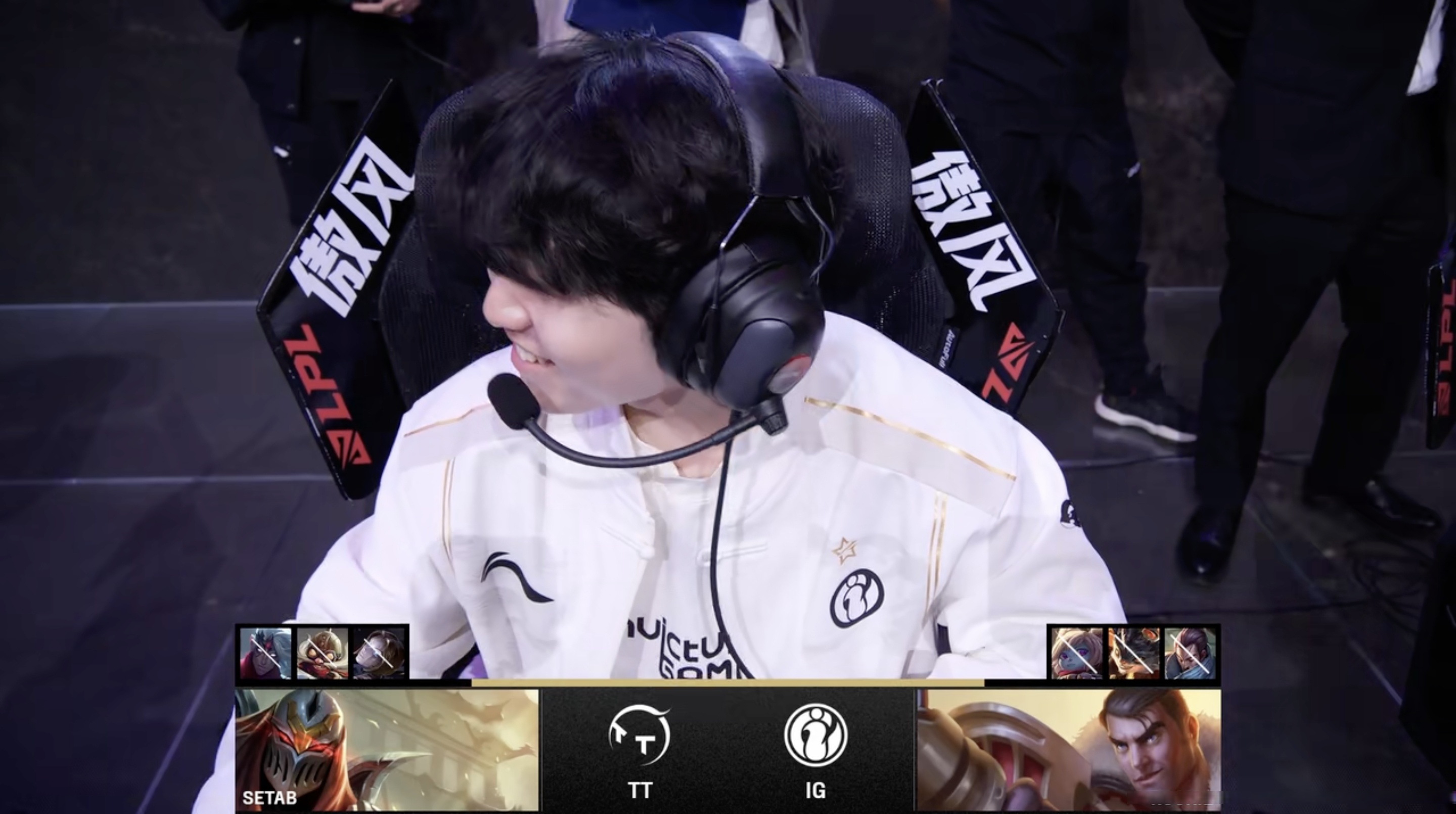 开云体育在线-FLY轻取TSM，Elk打出惊人五杀焦点之战入围赛，点燃全场激情