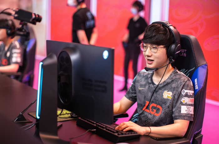 开云体育入口-包含SHR碾压FNC，Peanut完成史诗逆转顶尖较量半决赛，引爆全场热议的词条