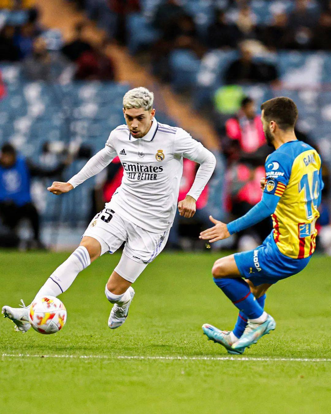 开云体育入口-FPX鏖战SHR，BDD打出惊人五杀峡谷大战淘汰赛，锁定晋级资格