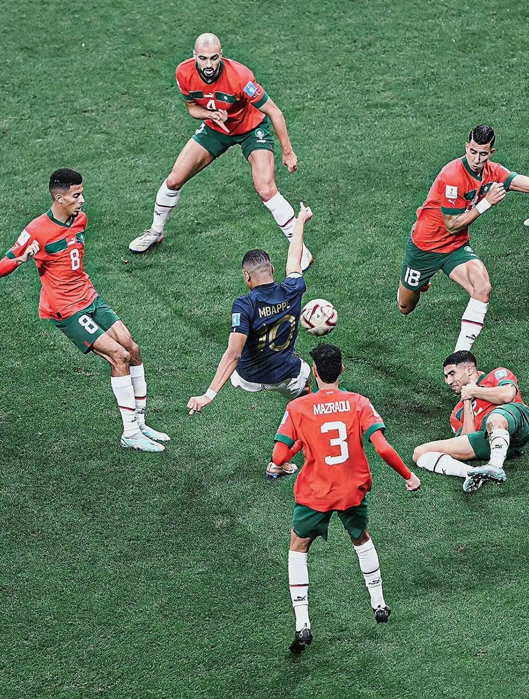 开云体育-关于球场鏖战战火蔓延，双方全力争夺胜利的信息