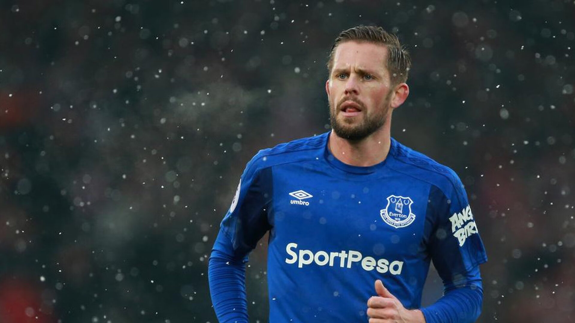 橙衣风暴席卷巴黎，卡塞米罗一战定排名